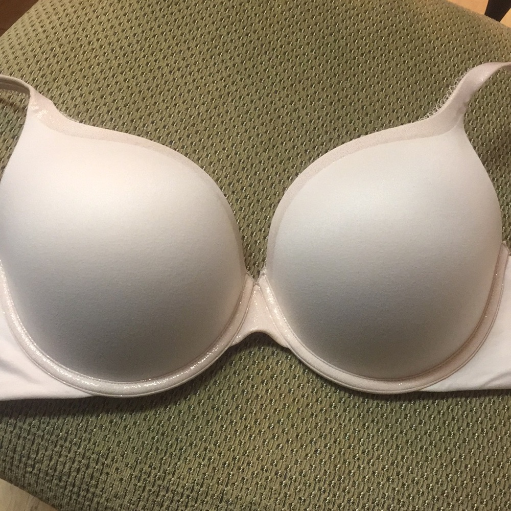 Victoria Secret padded bra. Soft pink. Under wire